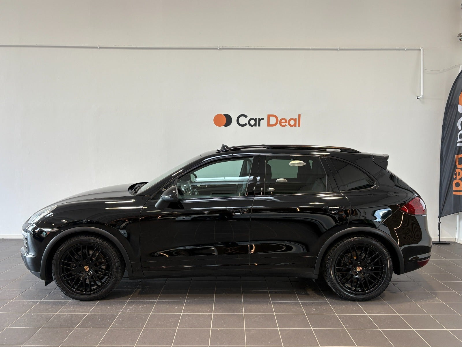 Sort Porsche Cayenne fra 2012