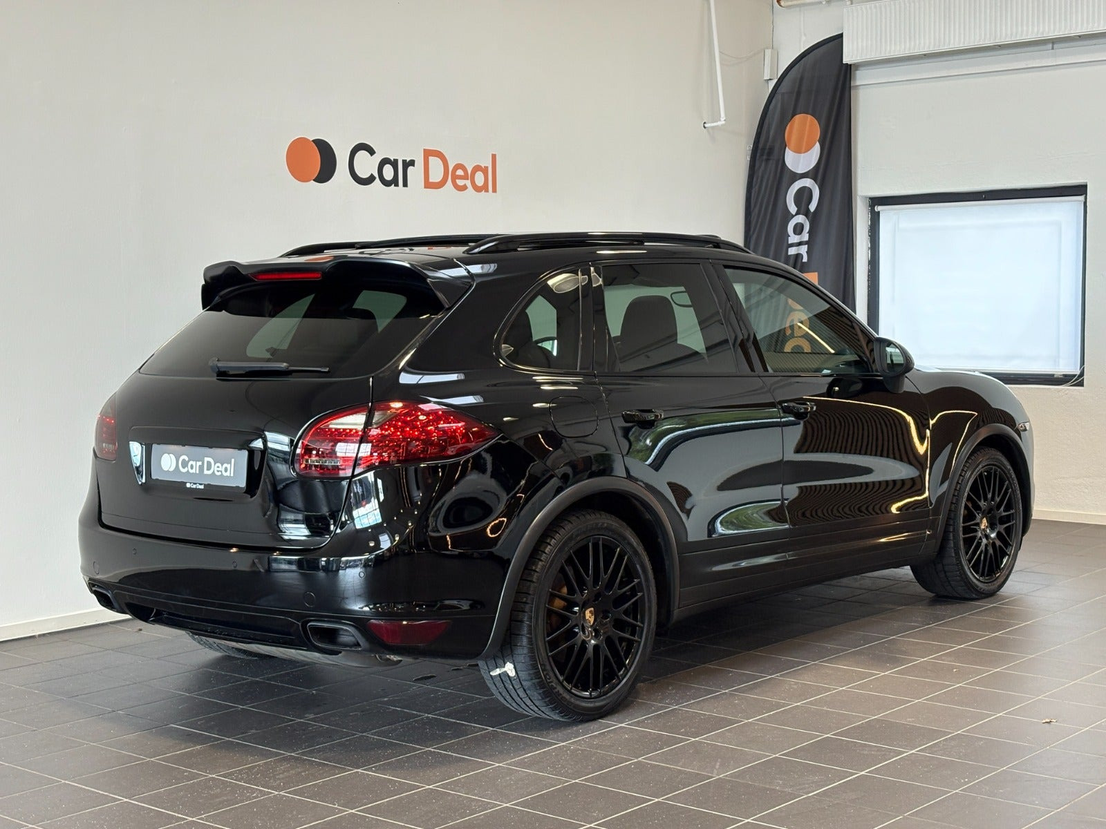 Sort Porsche Cayenne fra 2012