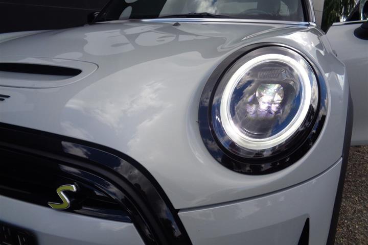 Grå Mini Cooper fra 2022