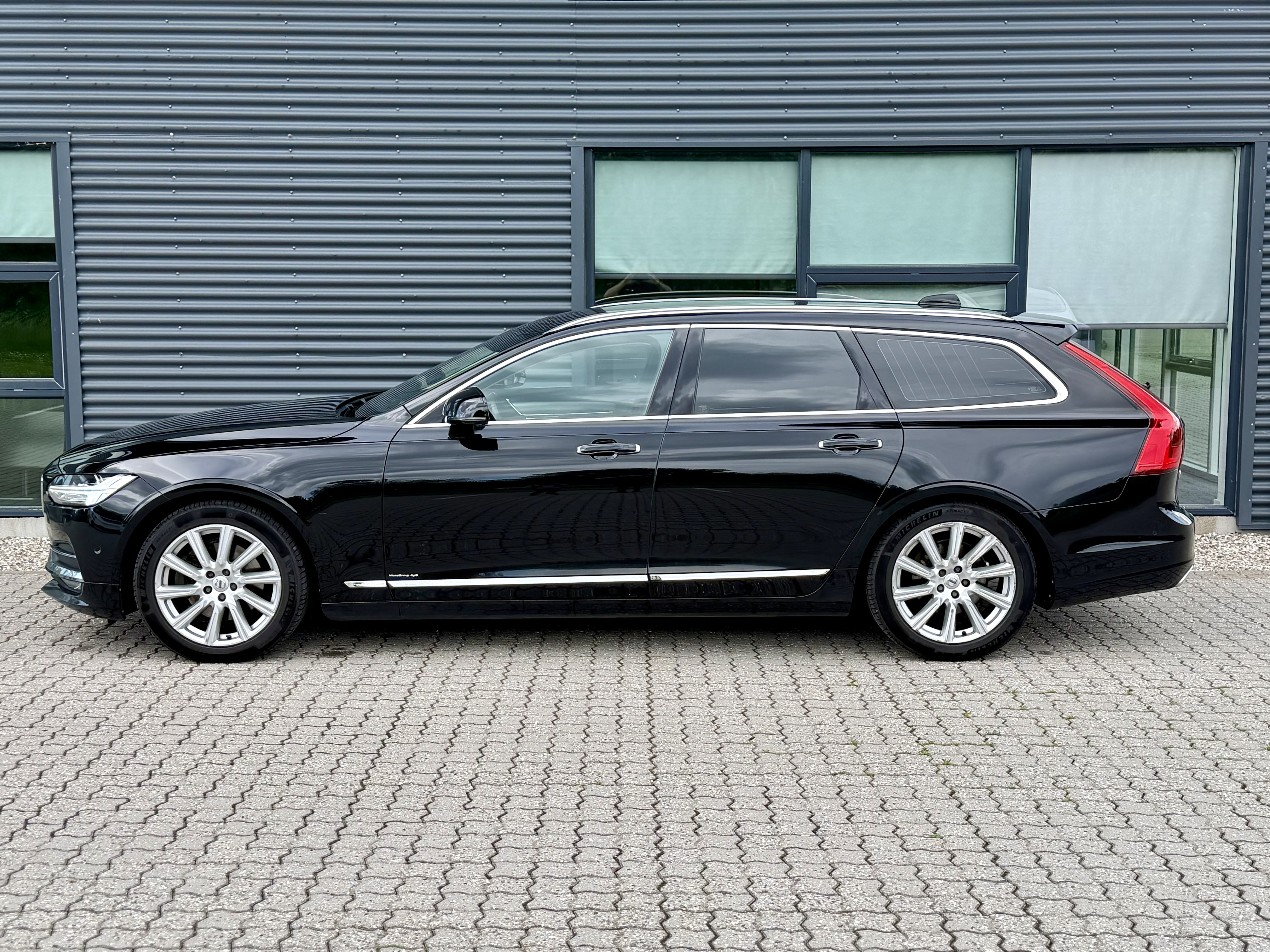 Sort Volvo V90 fra 2017