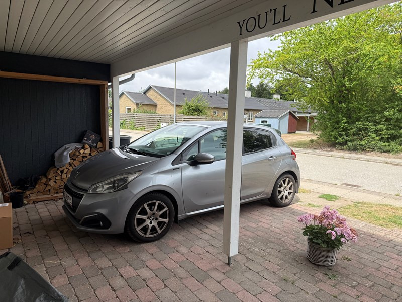 Peugeot 208 BlueHDi 100 5D