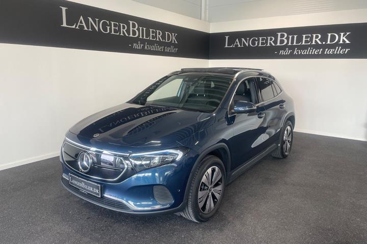 Blå Mercedes EQA250+ fra 2023