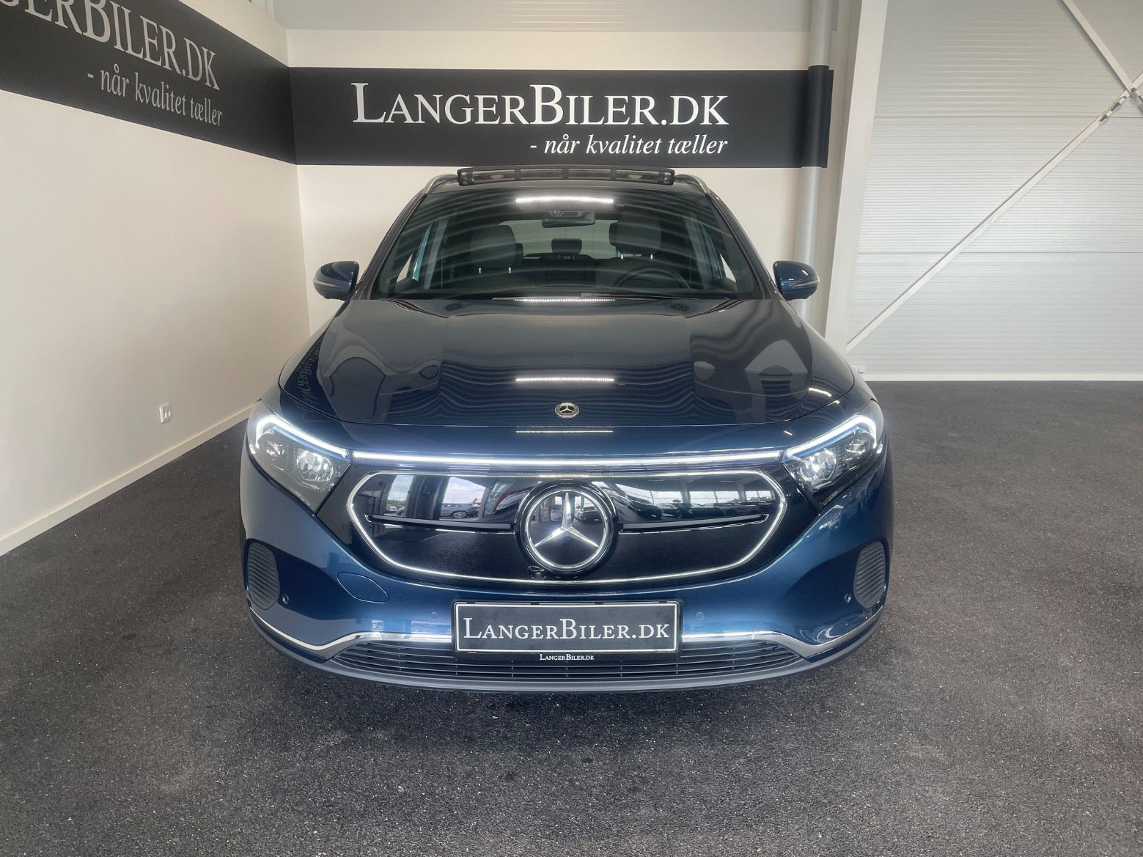 Blå Mercedes EQA250+ fra 2023