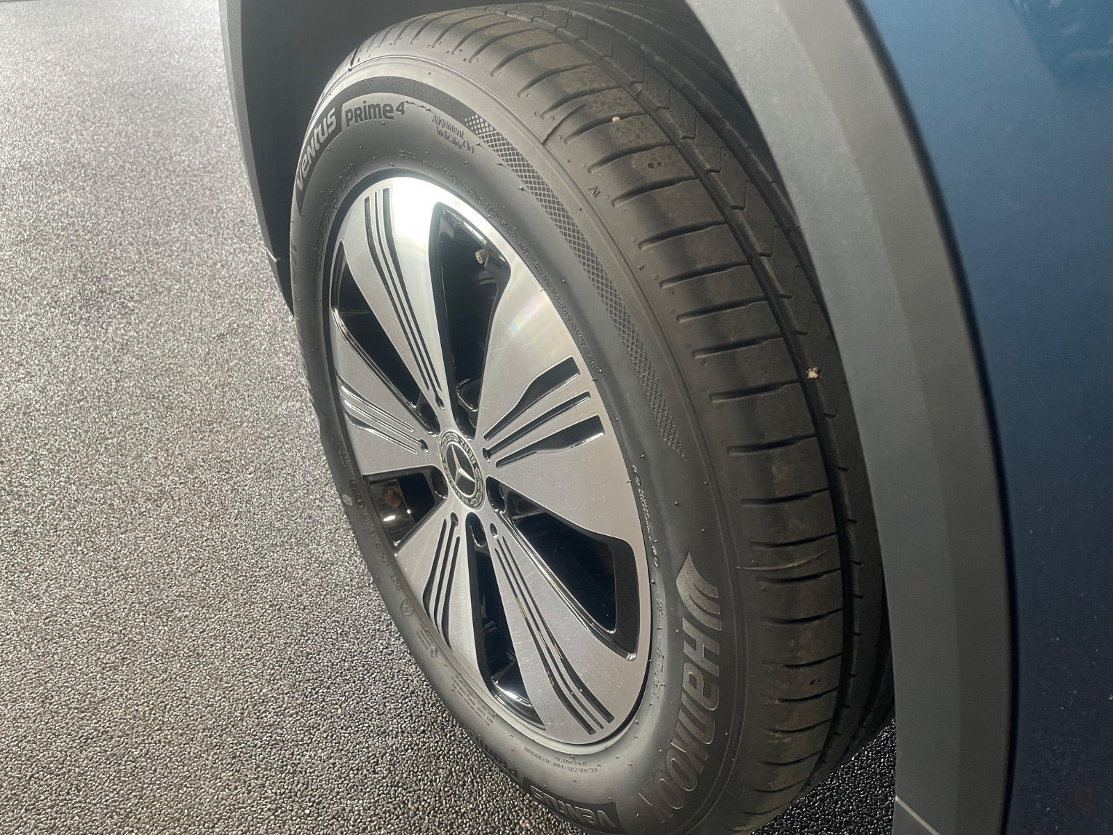 Blå Mercedes EQA250+ fra 2023