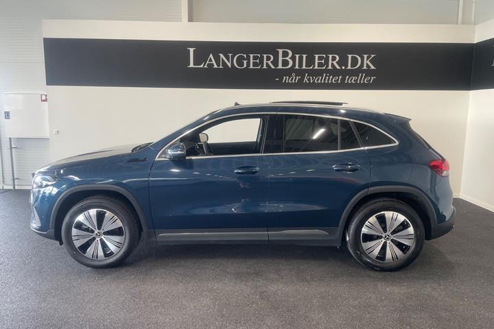 Blå Mercedes EQA250+ fra 2023