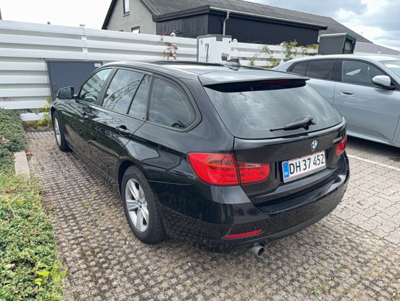 Sort BMW 320d fra 2015
