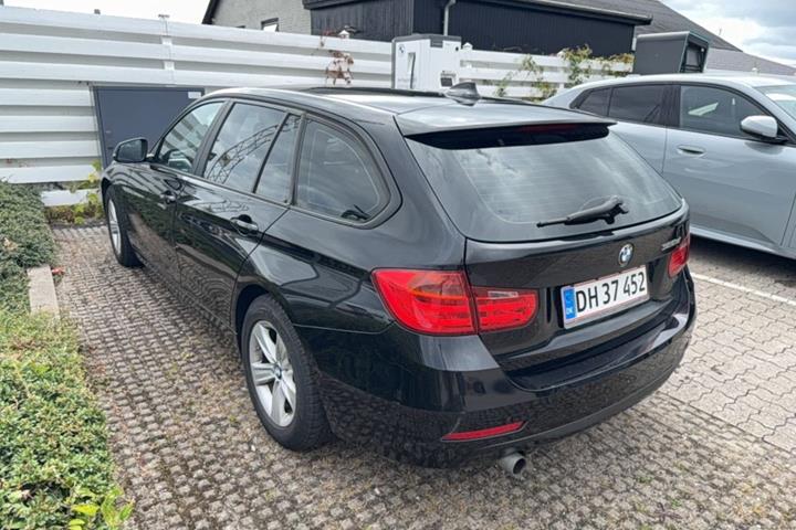 Sort BMW 320d fra 2015