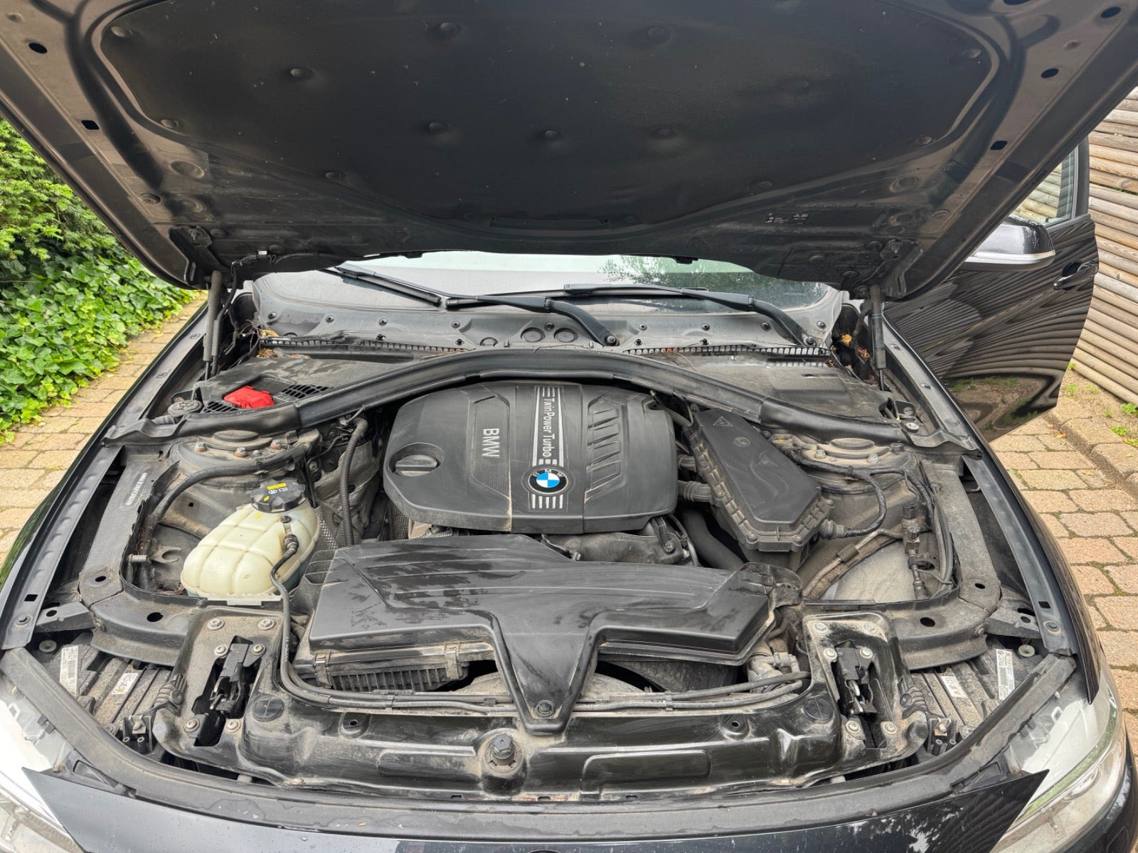 Sort BMW 320d fra 2015