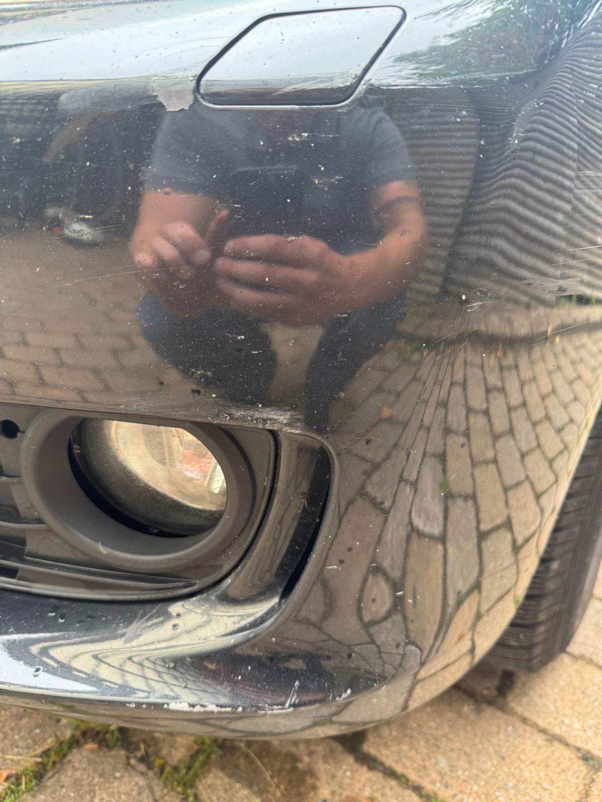 Sort BMW 320d fra 2015