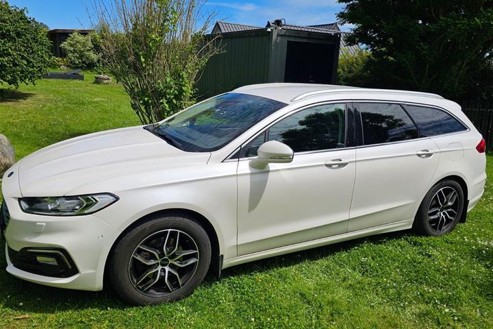 Hvid Ford Mondeo fra 2019