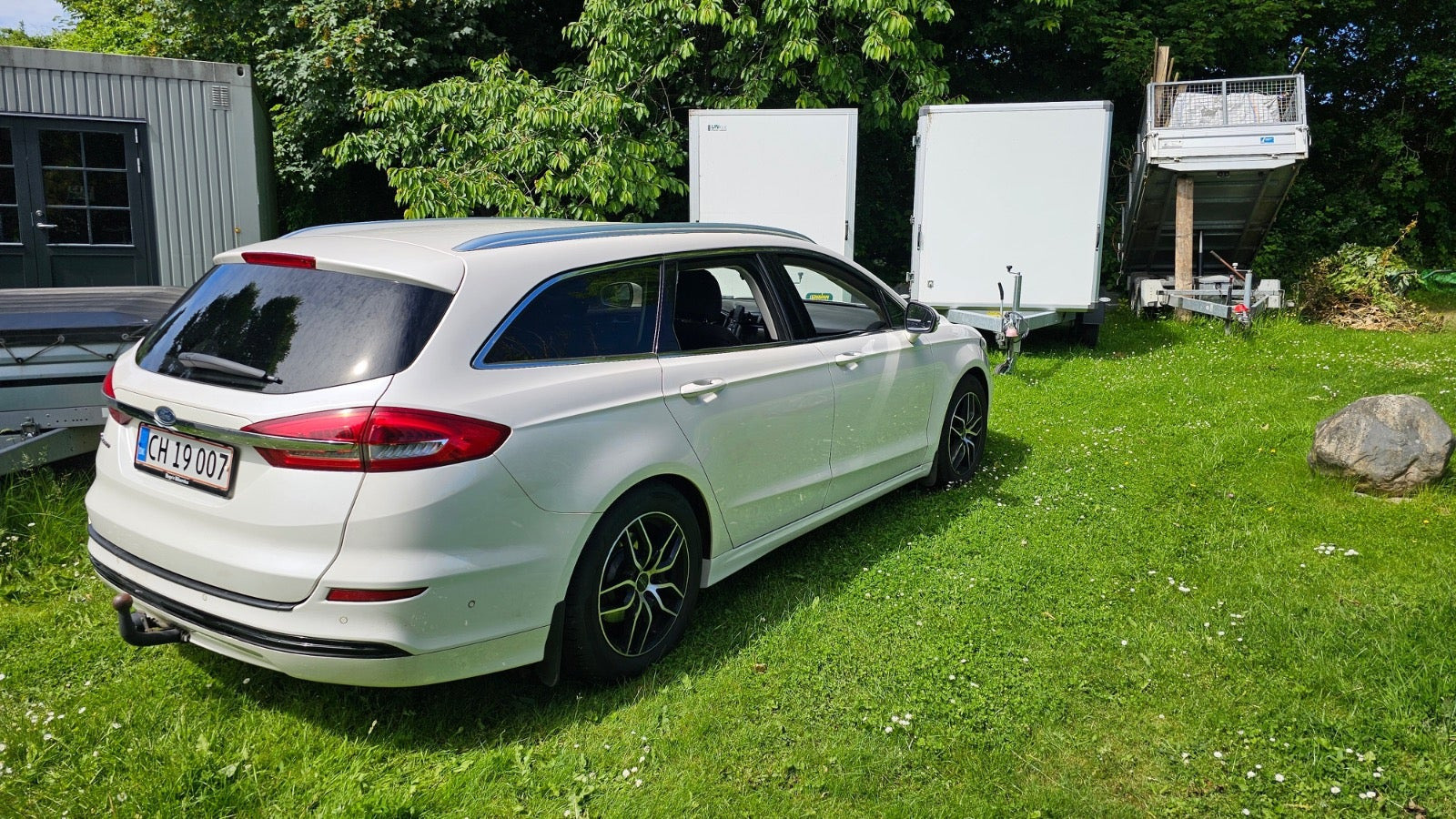 Hvid Ford Mondeo fra 2019