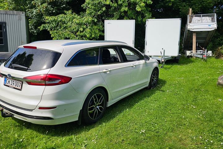 Hvid Ford Mondeo fra 2019