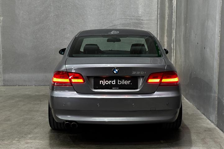 undefined BMW 330i fra 2006