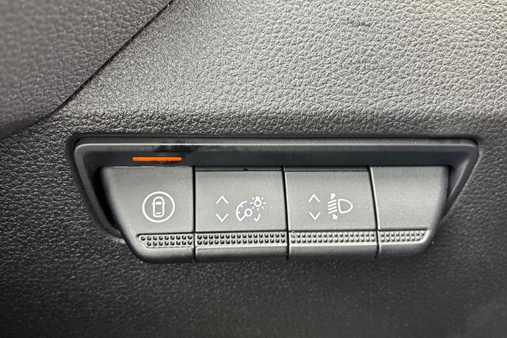 Hvid Renault Master V T33 fra 2025