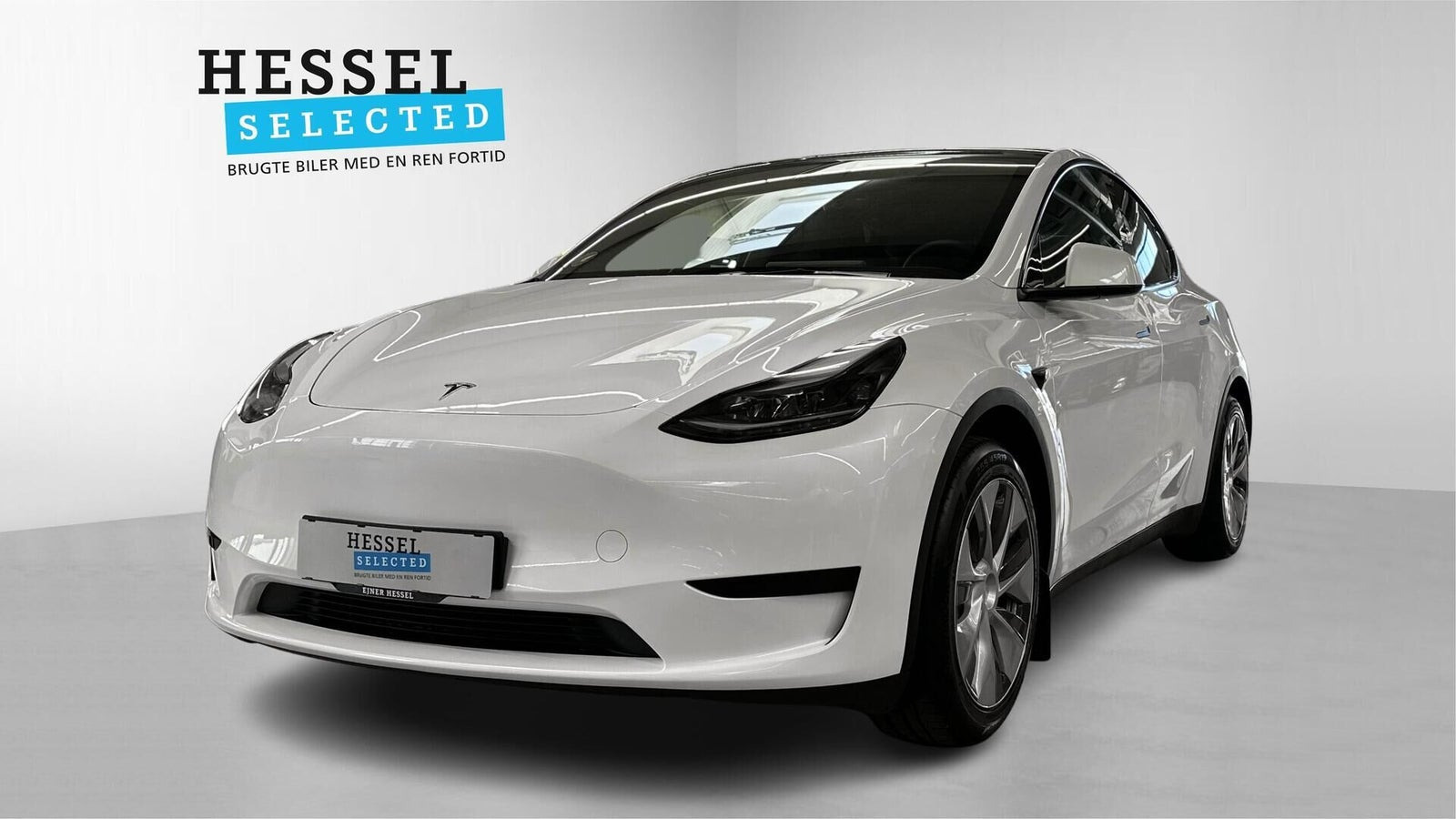 Hvid Tesla Model Y fra 2023