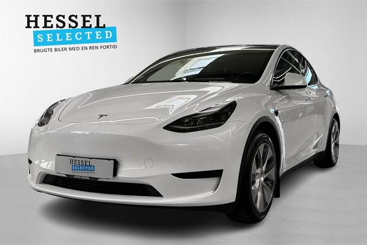 Hvid Tesla Model Y fra 2023
