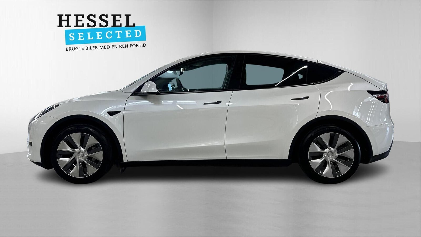 Hvid Tesla Model Y fra 2023