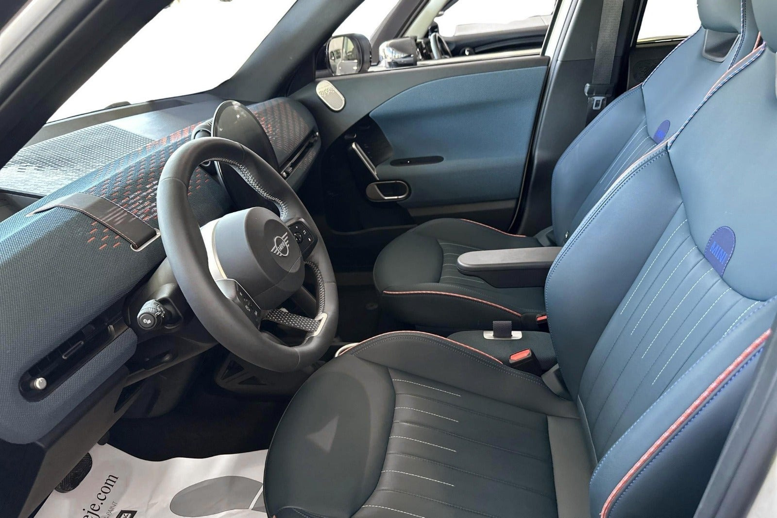 Hvid Mini Aceman SE fra 2025