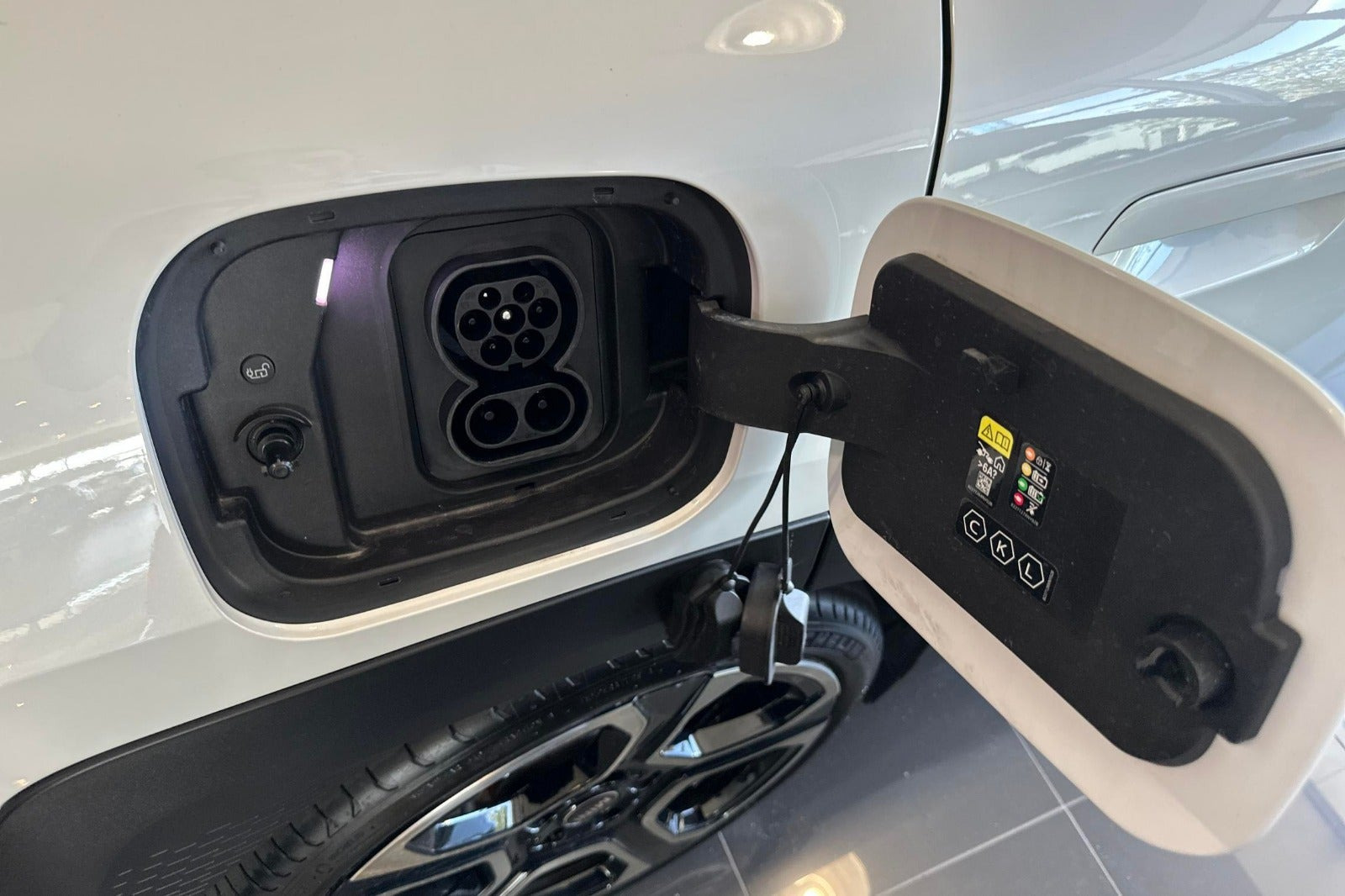 Hvid Mini Aceman SE fra 2025