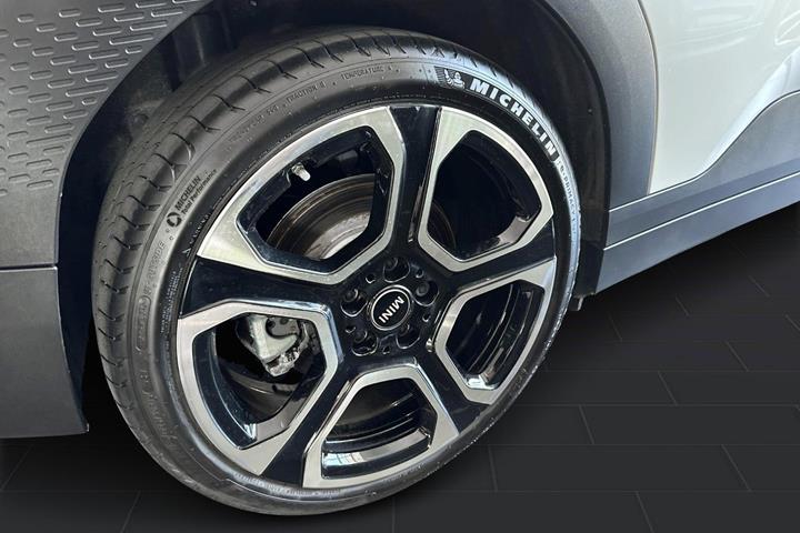 Hvid Mini Aceman SE fra 2025