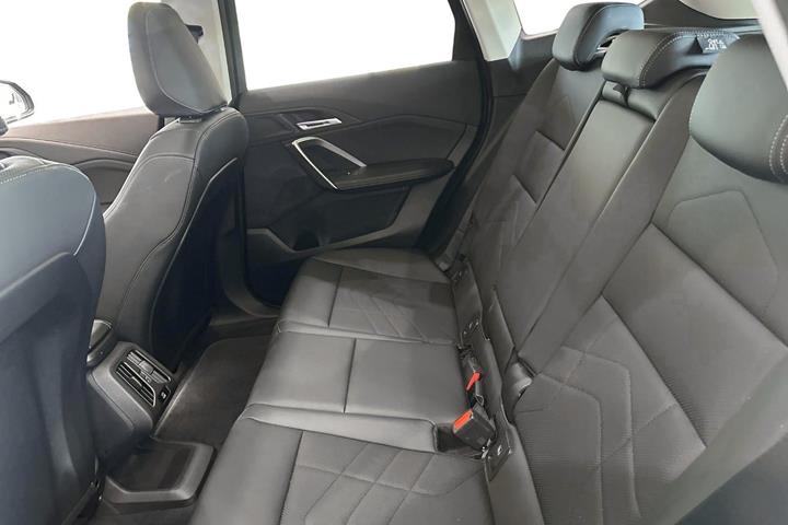 Blå BMW iX1 fra 2025