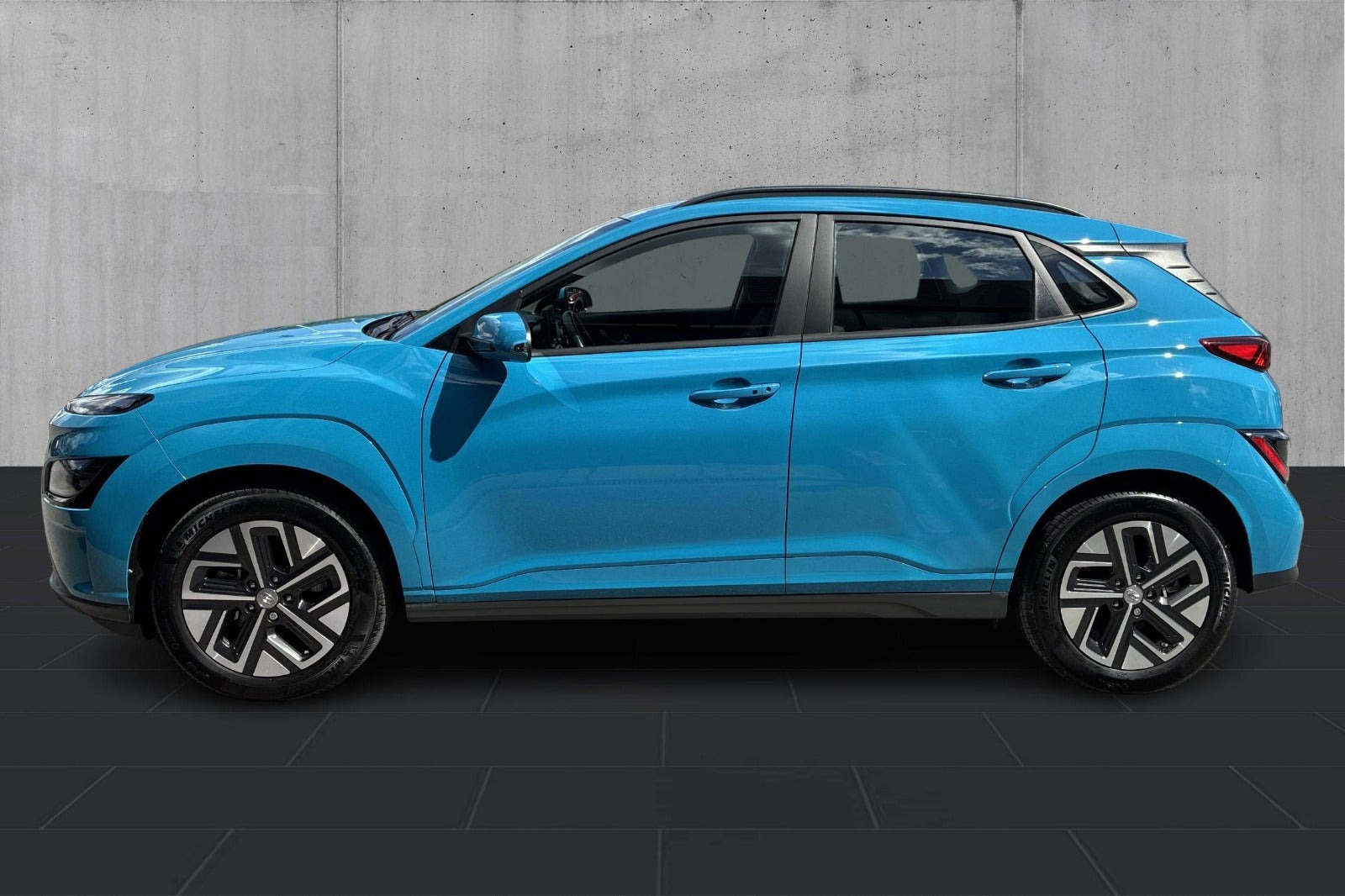 Blå Hyundai Kona fra 2022