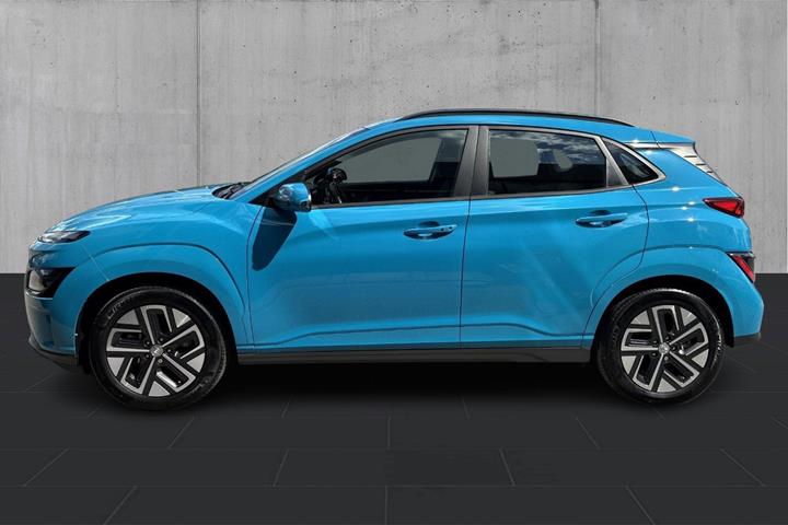 Blå Hyundai Kona fra 2022