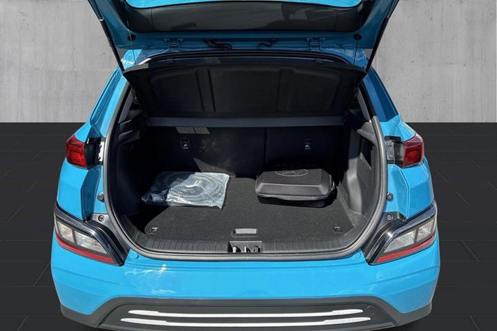 Blå Hyundai Kona fra 2022