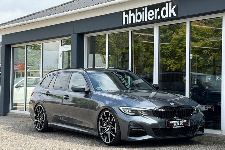 Grå BMW 330e fra 2021