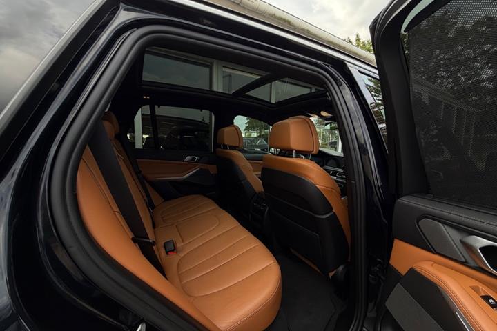 Sort BMW X5 fra 2021