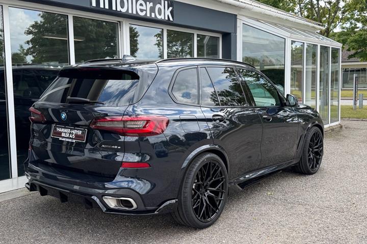 Sort BMW X5 fra 2023