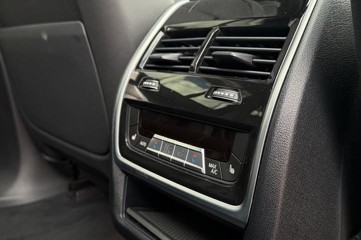 Sort BMW X5 fra 2023