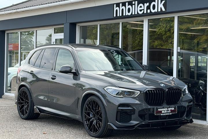 Grå BMW X5 fra 2022