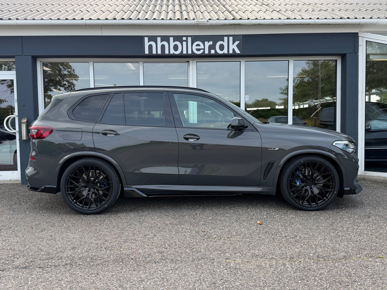 Grå BMW X5 fra 2022