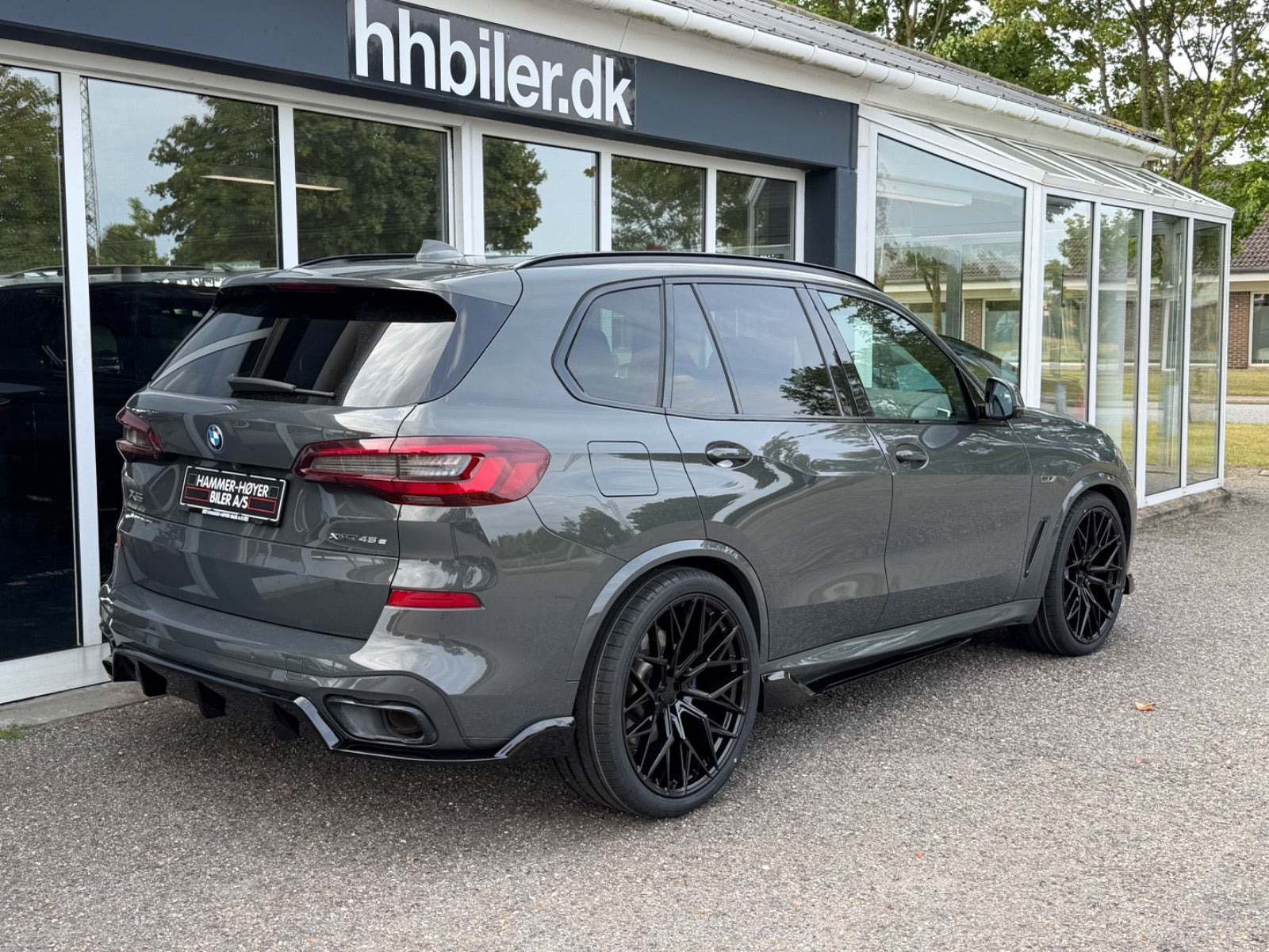 Grå BMW X5 fra 2022