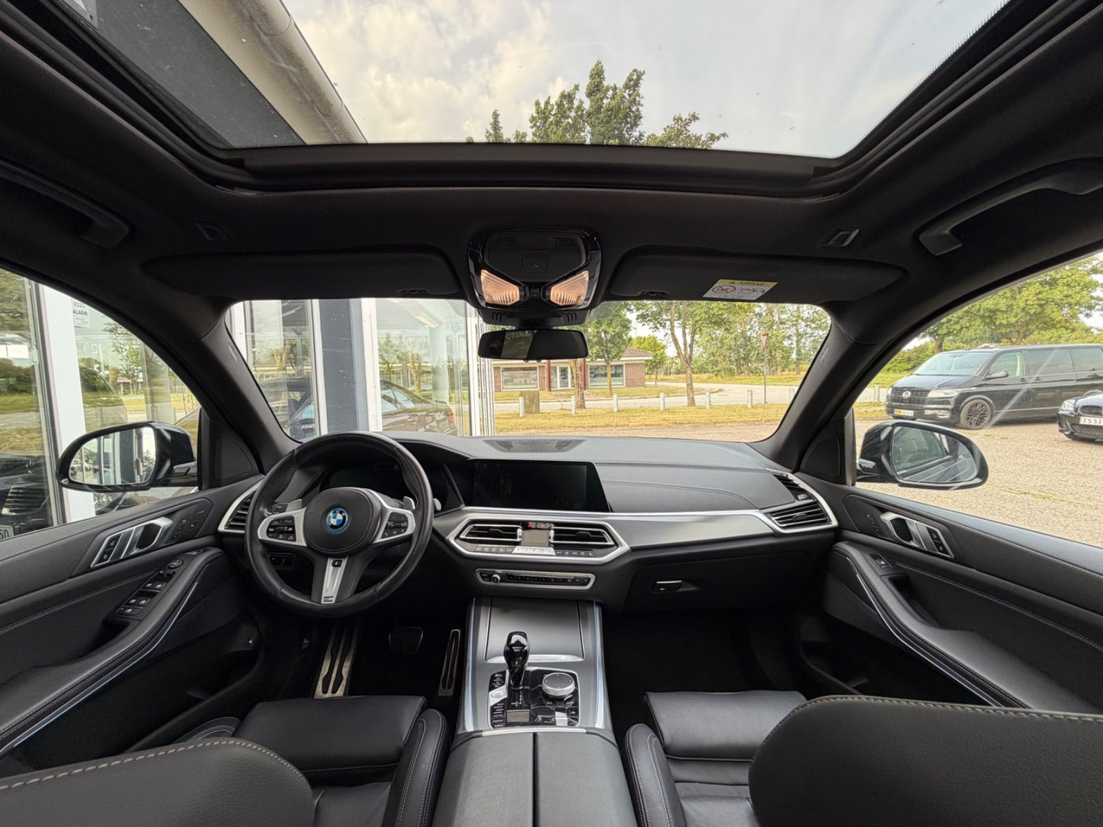 Grå BMW X5 fra 2022