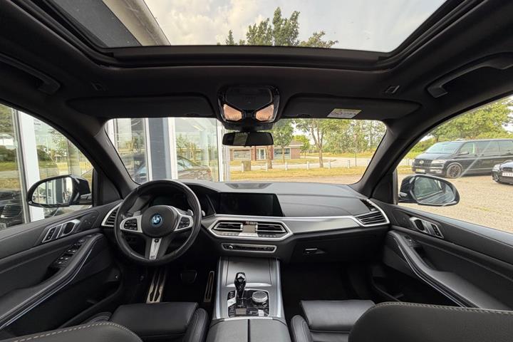 Grå BMW X5 fra 2022