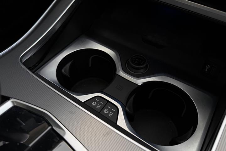 Grå BMW X5 fra 2022
