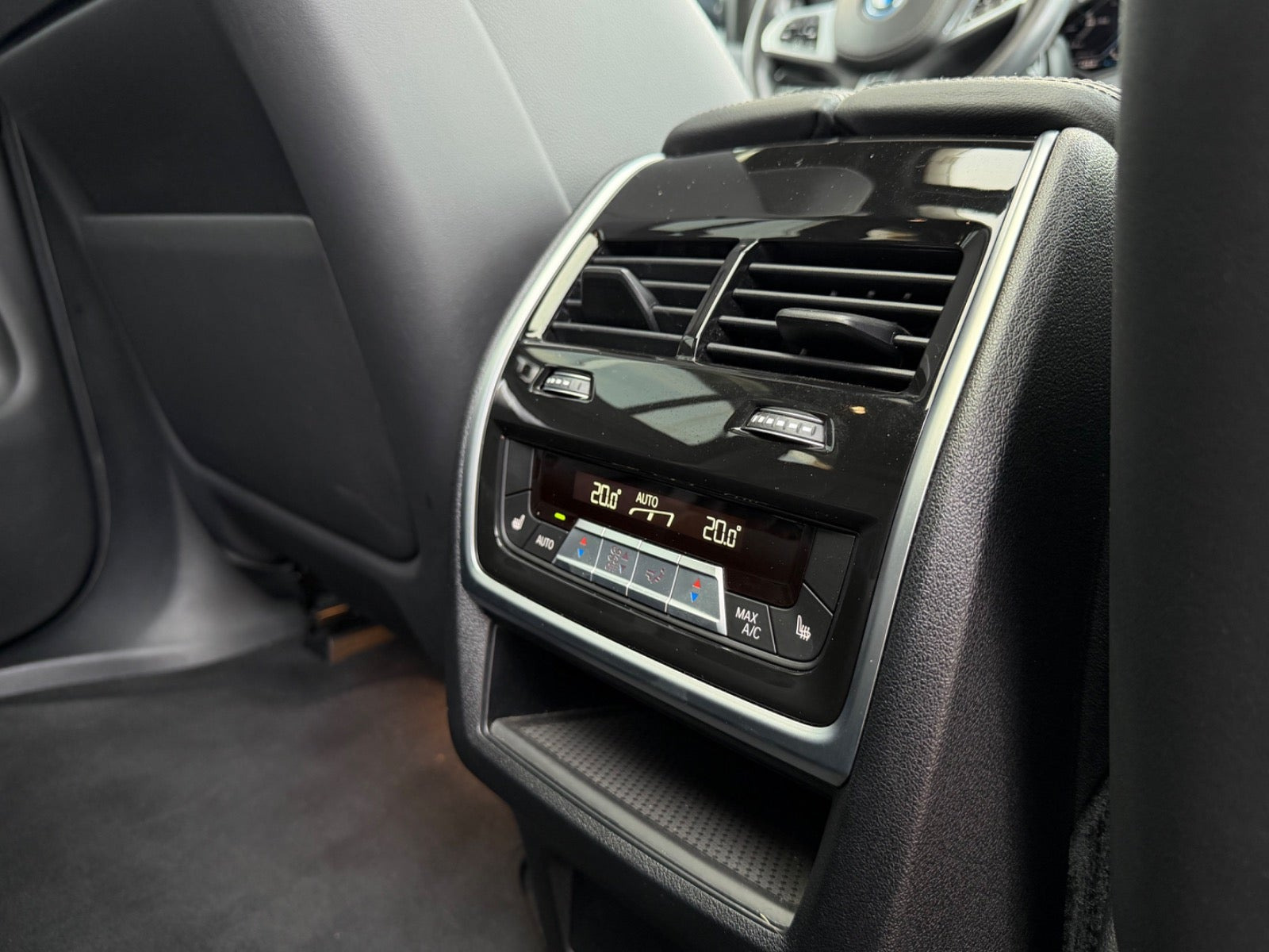 Grå BMW X5 fra 2022