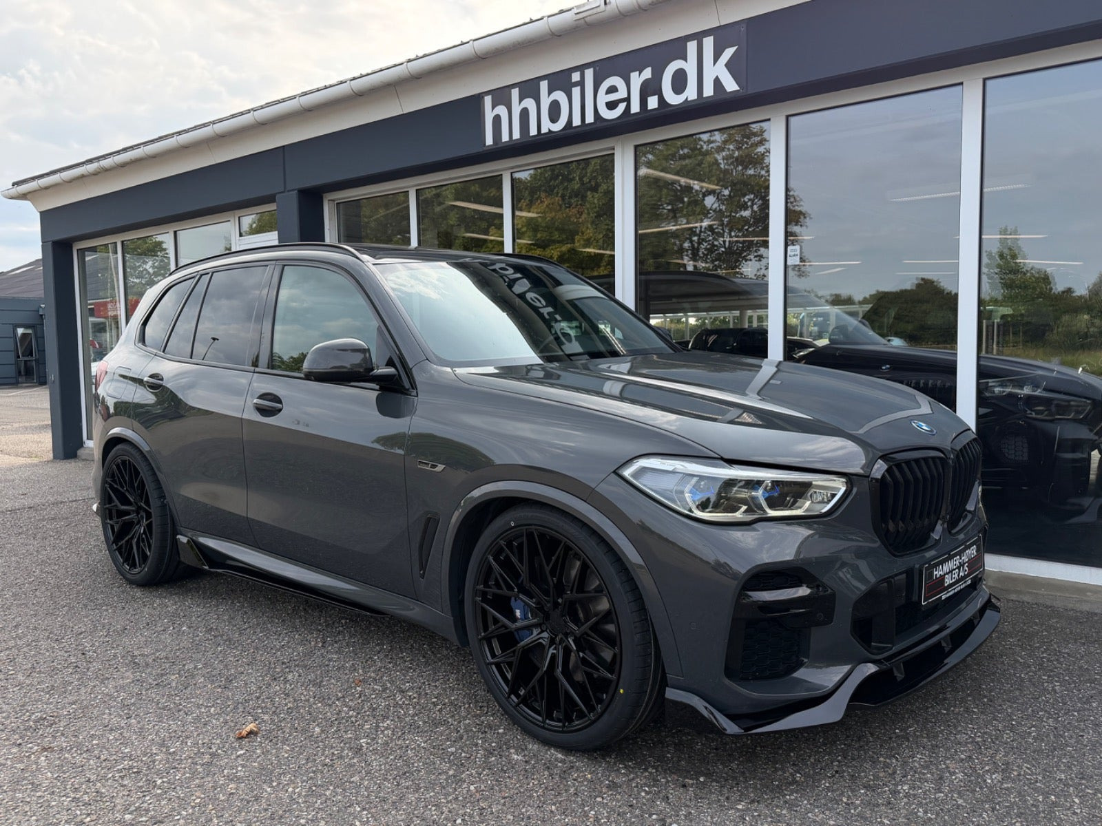 Grå BMW X5 fra 2022