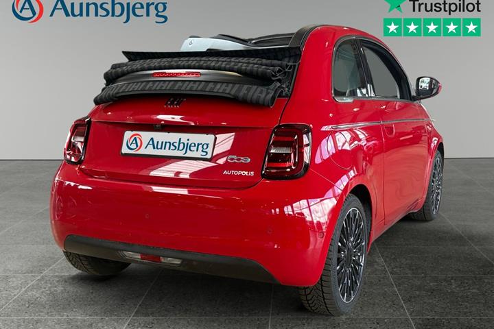 Rød Fiat 500e fra 2024