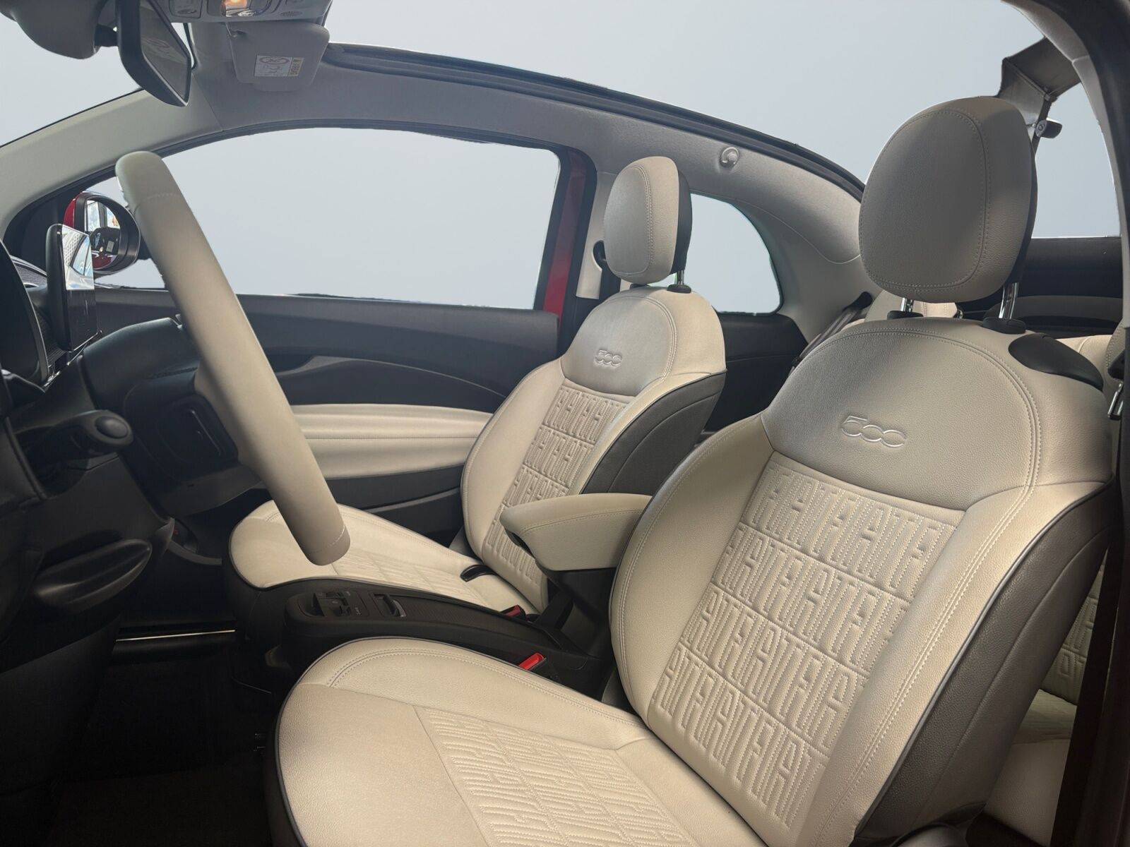 Rød Fiat 500e fra 2024
