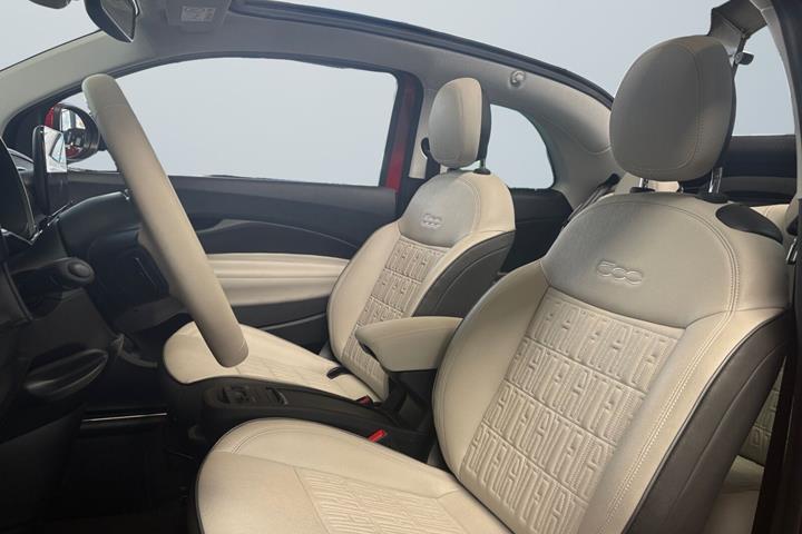 Rød Fiat 500e fra 2024