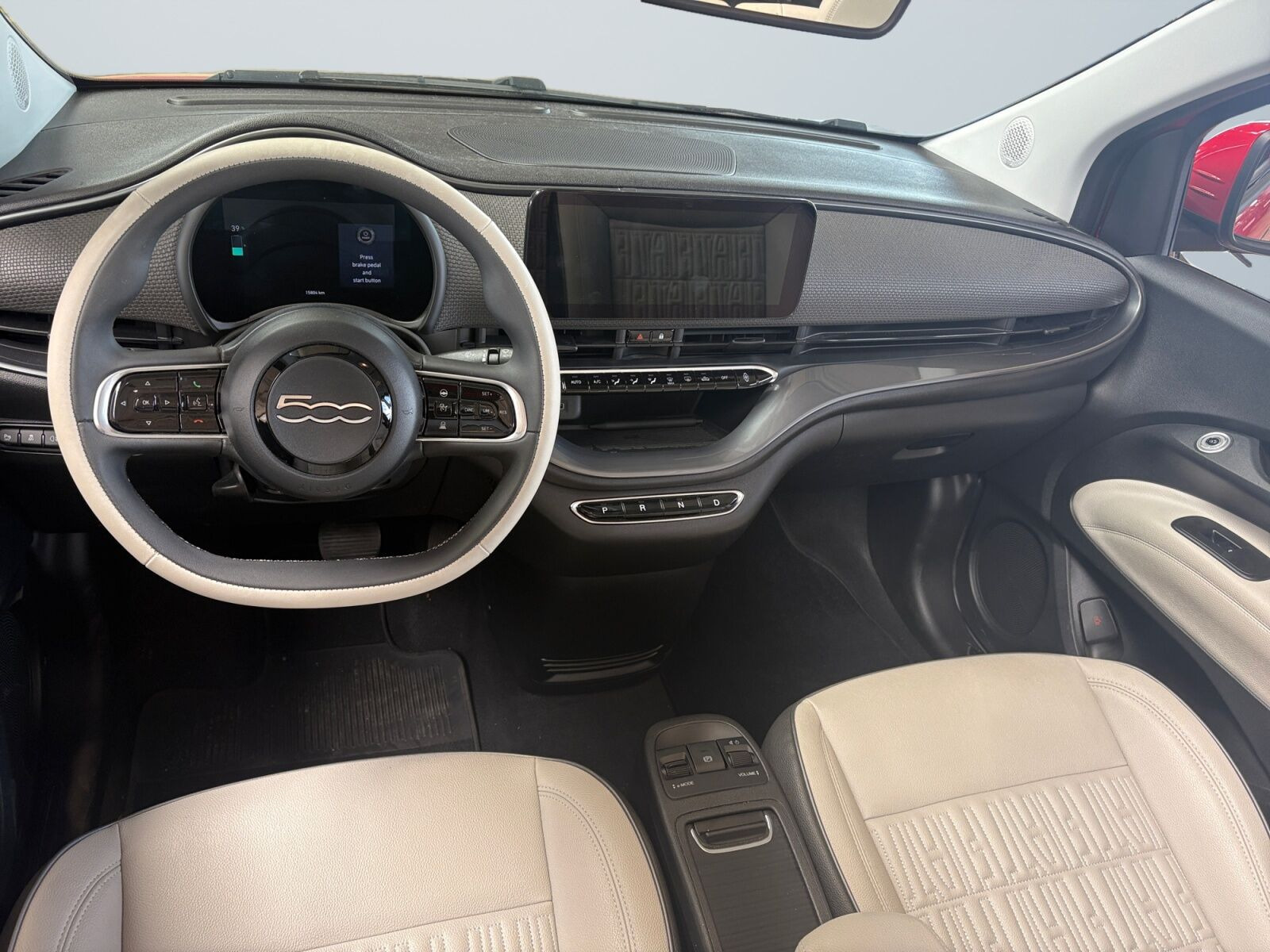 Rød Fiat 500e fra 2024