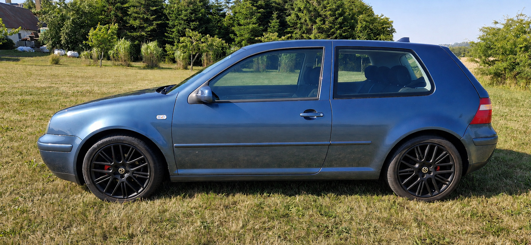 Blå VW Golf fra 2003