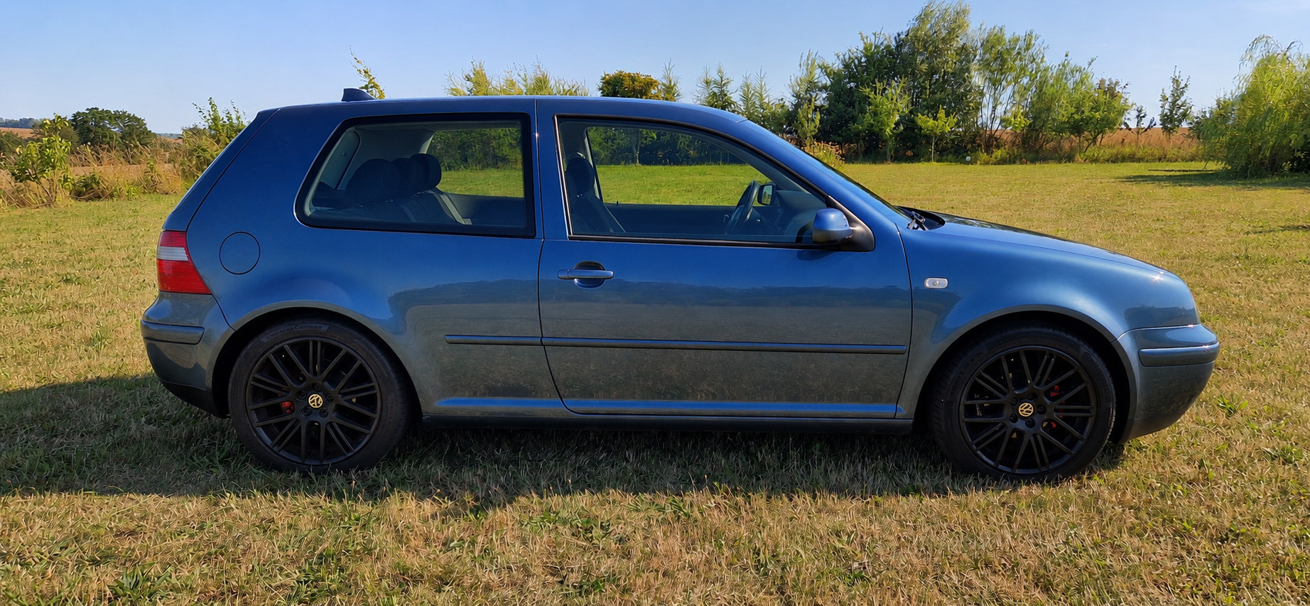 Blå VW Golf fra 2003