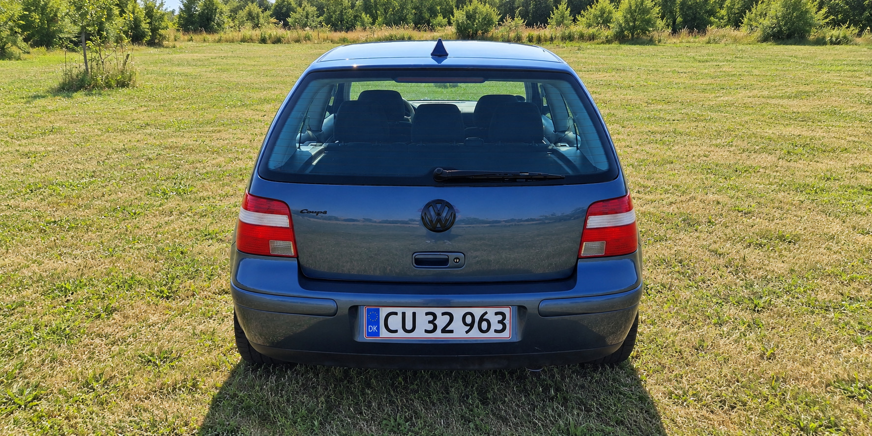Blå VW Golf fra 2003
