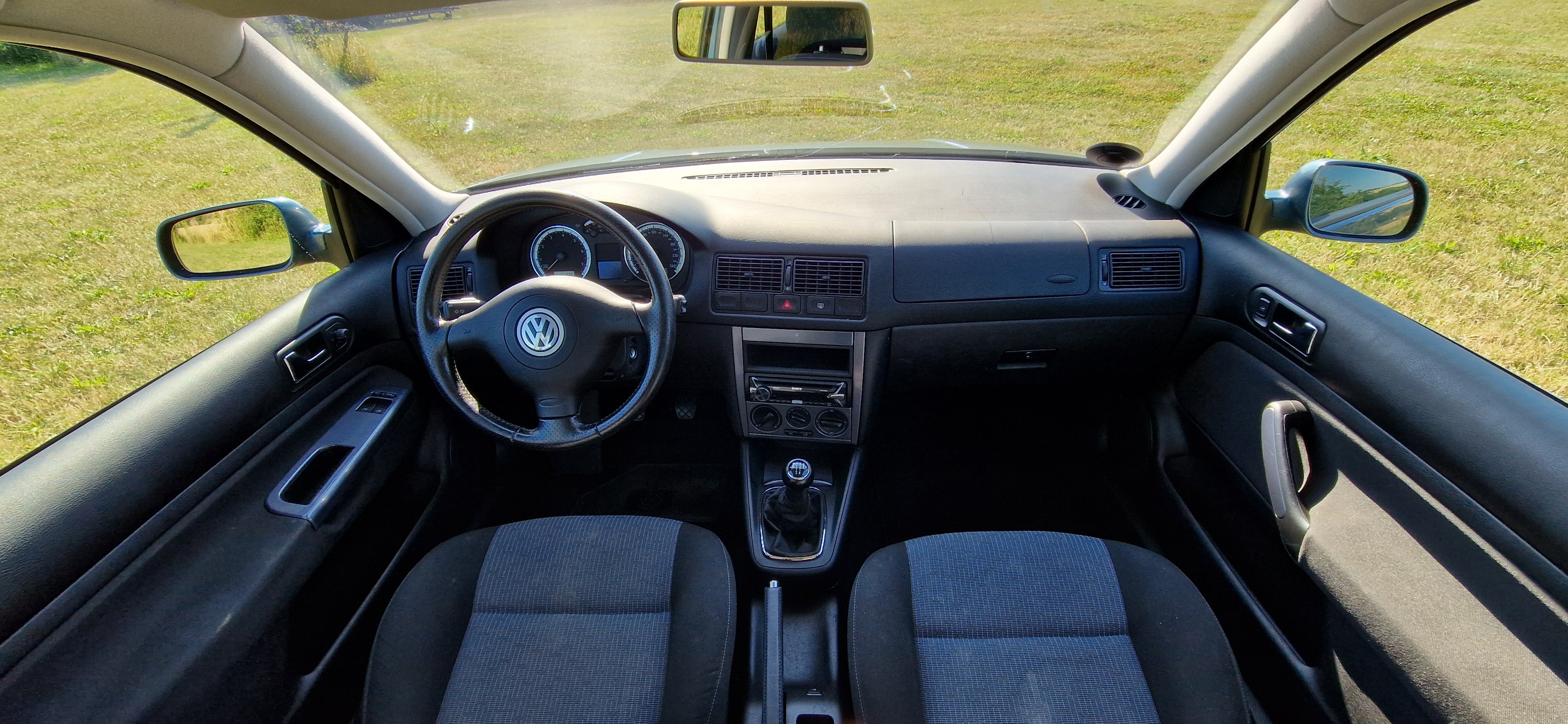 Blå VW Golf fra 2003