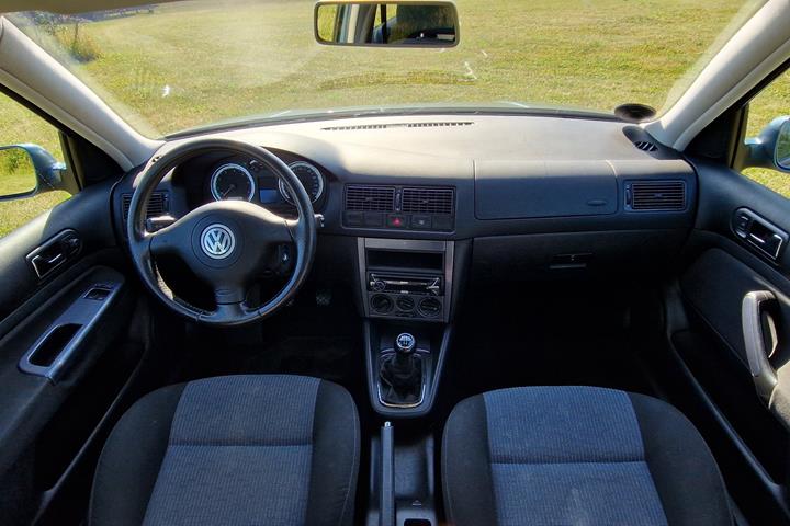 Blå VW Golf fra 2003
