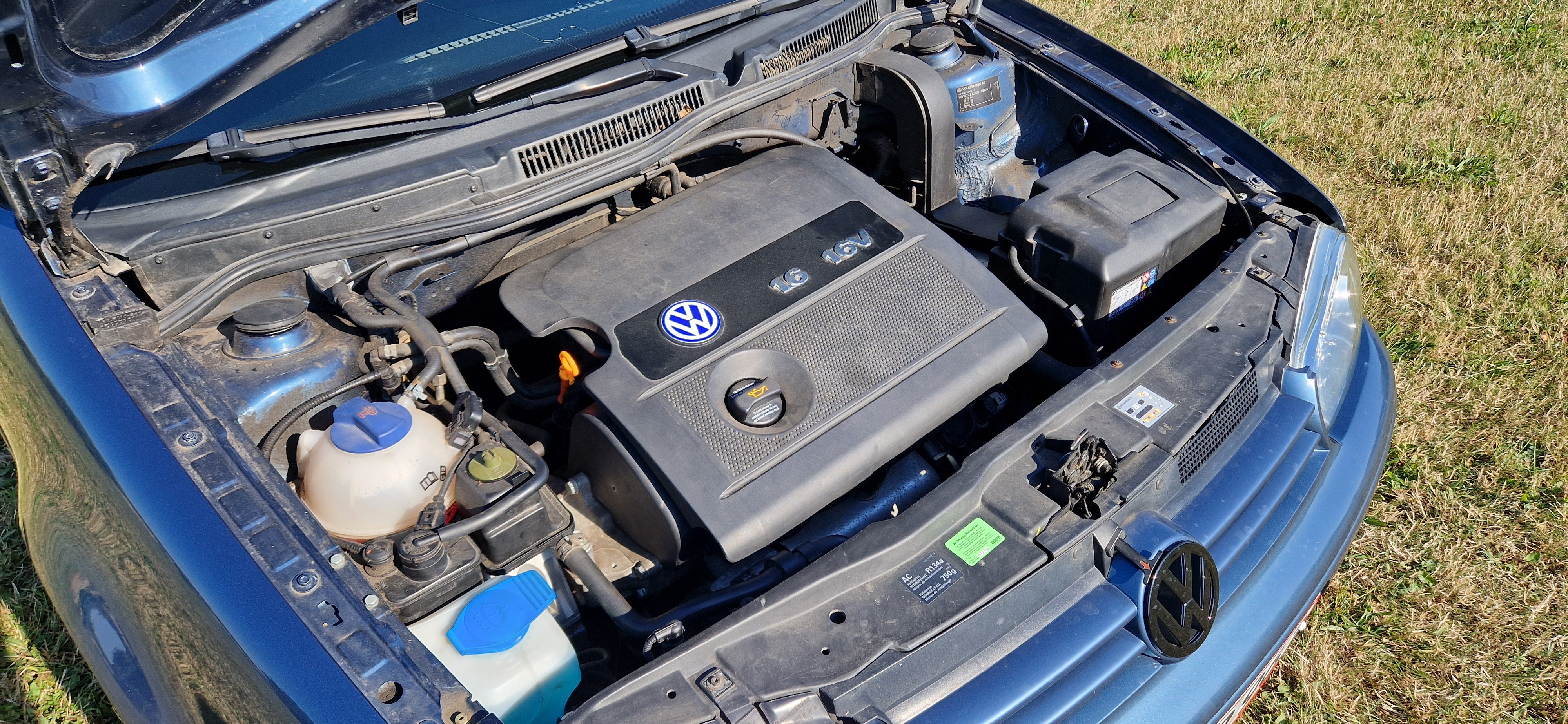 Blå VW Golf fra 2003